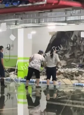 地下车库露出垃圾